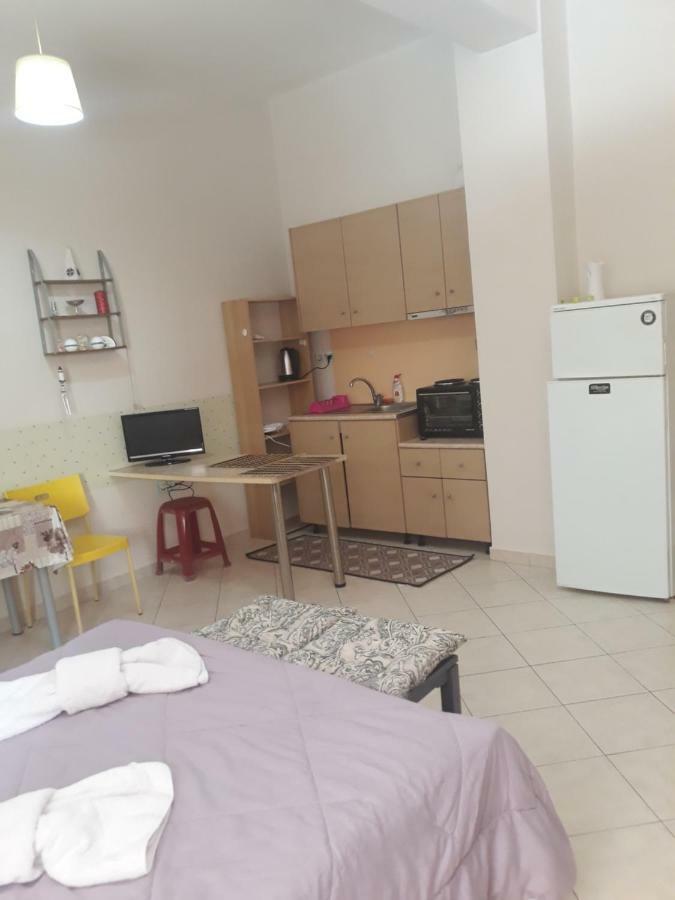 Cozy Apartment In The Center Of Aighion Achaia - Ground Floor - Ισόγειο Στουντιο Aígio Pokoj fotografie